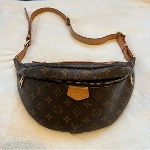LOUIS VUITTON monogram Bumbag
Good condition.
Purchased in 2020